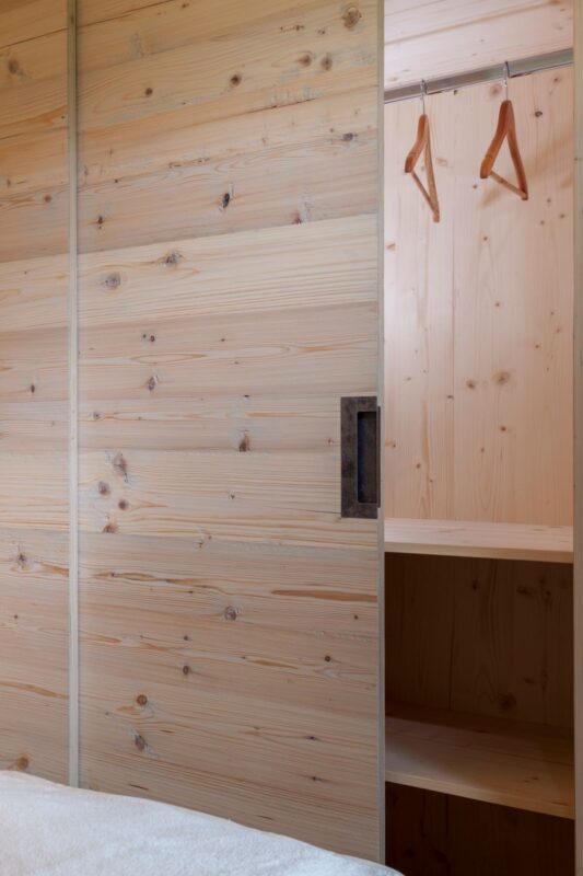 Zirben Schlafzimmer, Tischlerei Lanser, Osttirol