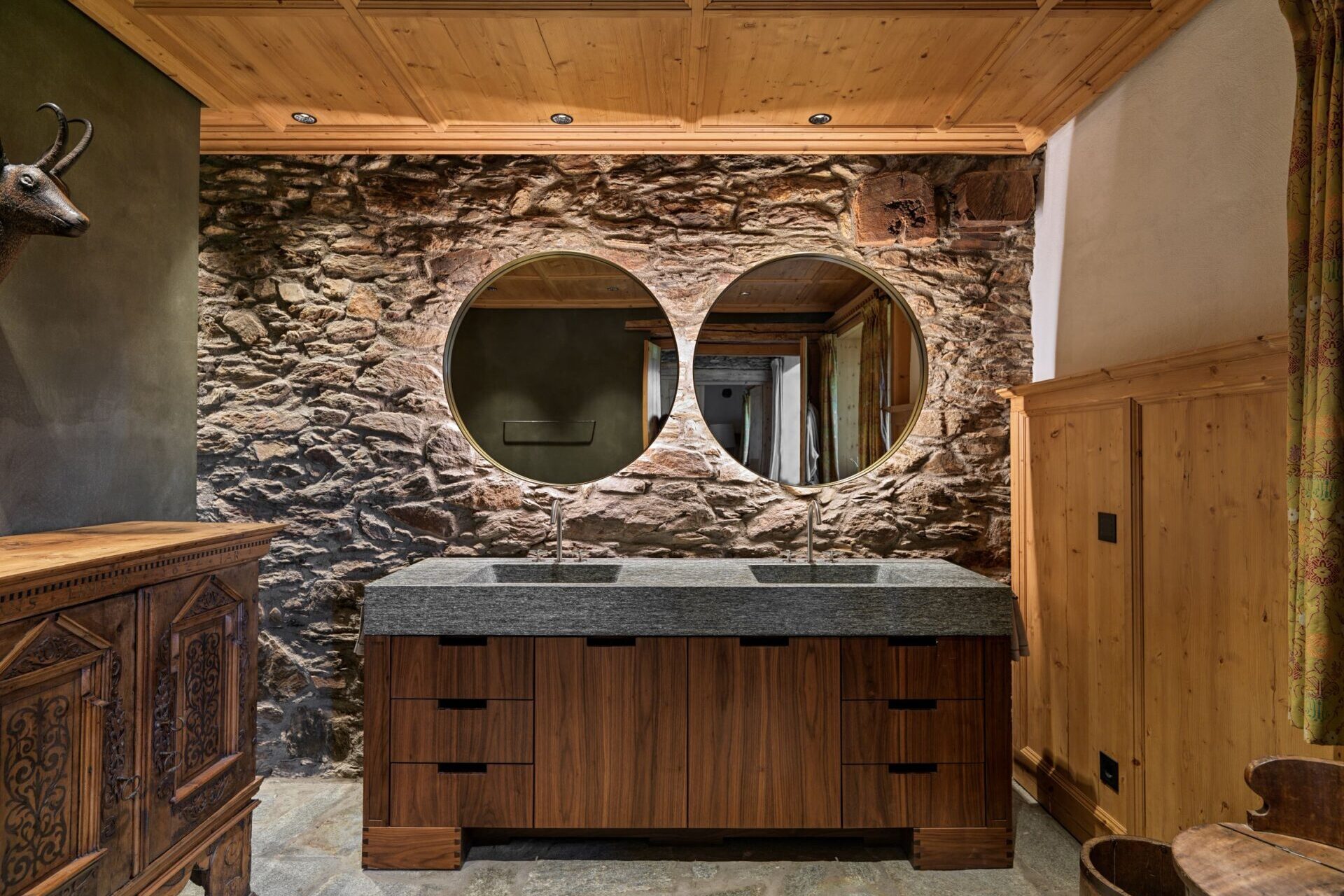 Lanser Osttirol Tischlerei, Möbel